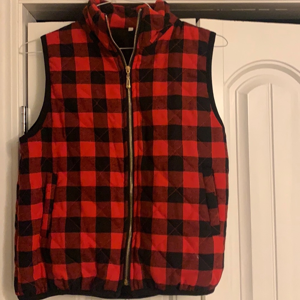Checkered vest, never worn, size Large!